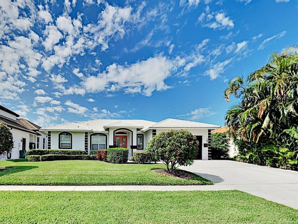 Contemporary 4 Bedroom Home Private Pool in Marco Island