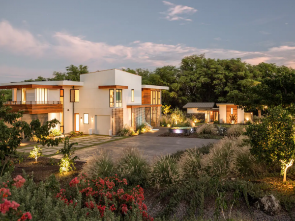 Spectacular Waimea Vacation Home with Tennis Court