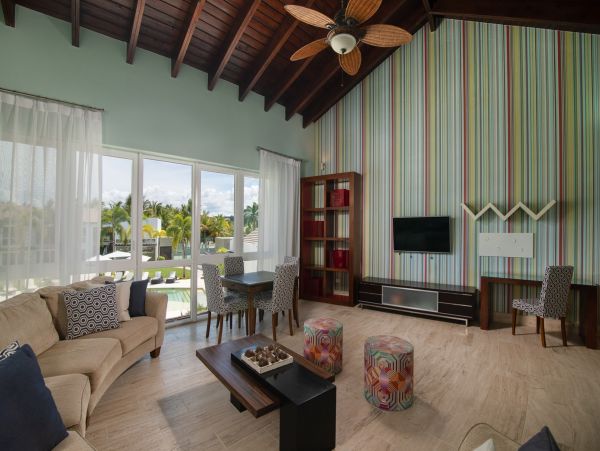 Punta Cana Stunning 8 Bedroom Vacation Pool Villa Sleeps 18