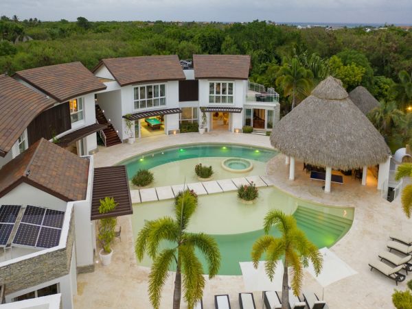 Punta Cana Stunning 8 Bedroom Vacation Pool Villa Sleeps 18