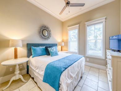Miramar Beach 7 Bedroom Luxury Rental - Sleeps 26 with Pool