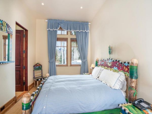 Walk to Trail Luxury 7 Bedroom Home in Mountain Village
