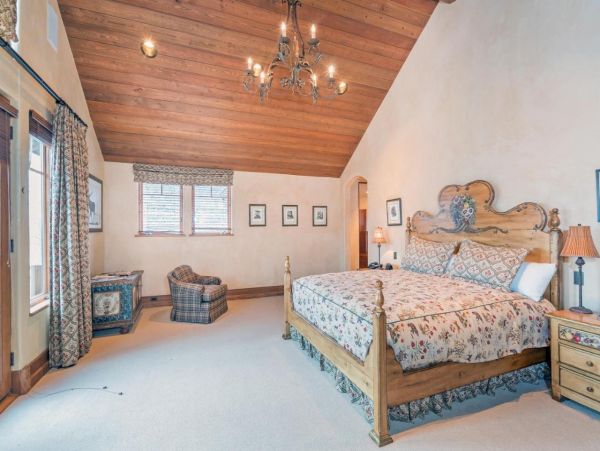 Walk to Trail Luxury 7 Bedroom Home in Mountain Village