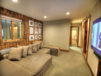 Stunning Telluride Aspen Vacation Home With Detached Garage.