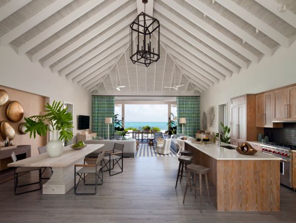 Beachfront Five Bedroom Property with Resort Amenities