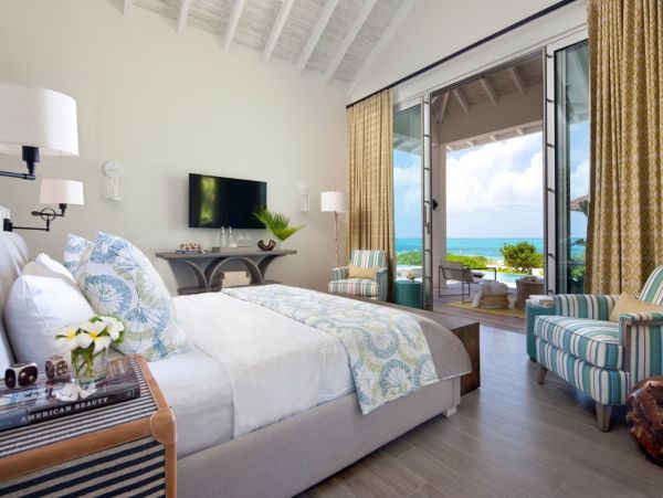 Beachfront Five Bedroom Property with Resort Amenities