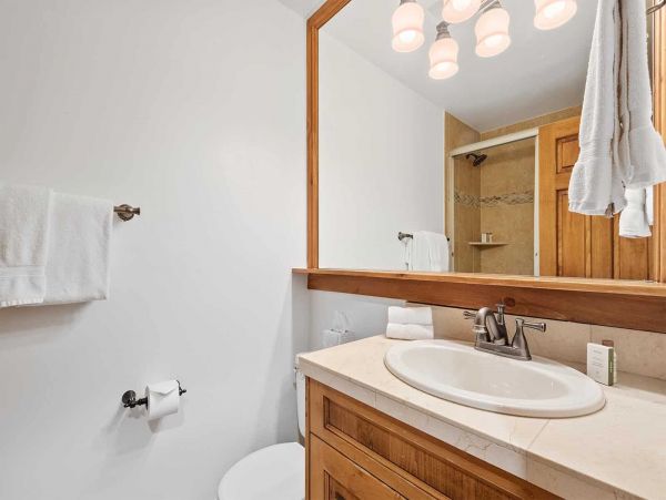 Vail Mountain View Three Bedroom Vacation Condo Sleeps 6