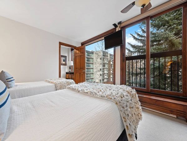 Vail Mountain View Three Bedroom Vacation Condo Sleeps 6