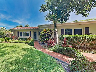 Fort Lauderdale Vacation Home with Pool & Spa Walk to Beach