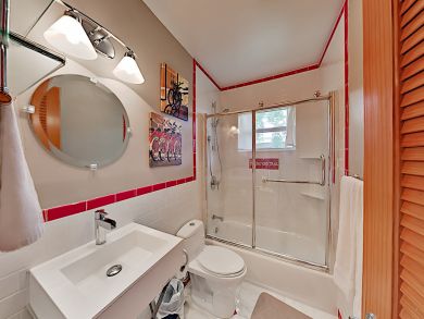 Fort Lauderdale Vacation Home with Pool & Spa Walk to Beach