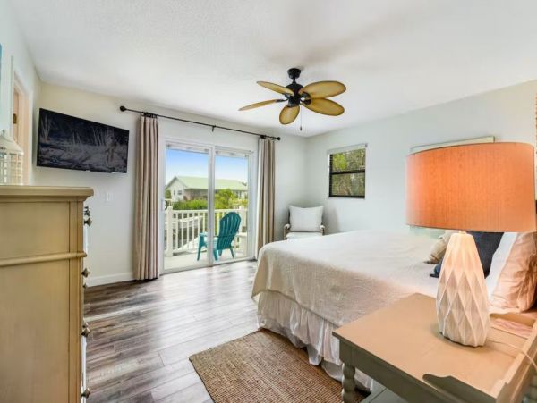 Stunning 4 Bedroom Home on the Canal with Pool and Dock
