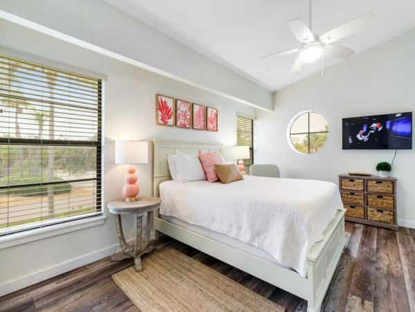 Stunning 4 Bedroom Home on the Canal with Pool and Dock