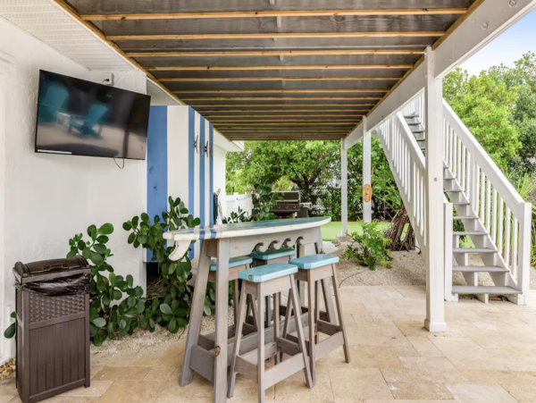 Stunning 4 Bedroom Home on the Canal with Pool and Dock
