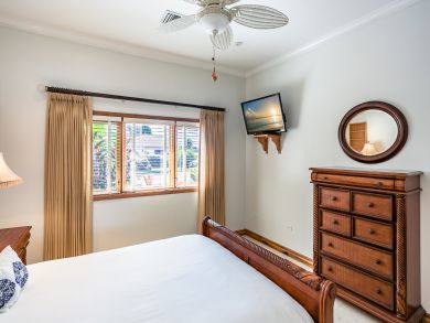 Bay View & Walk to Beach 4 Bedrooms Home in Cayman Islands
