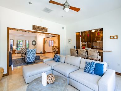 Bay View & Walk to Beach 4 Bedrooms Home in Cayman Islands