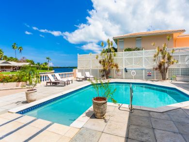 Bay View & Walk to Beach 4 Bedrooms Home in Cayman Islands