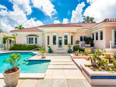 Bay View & Walk to Beach 4 Bedrooms Home in Cayman Islands