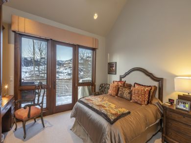 Telluride Vacation Home Sleeps 16 Guests Shuttle to Lifts