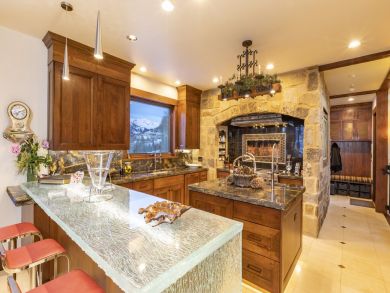 Telluride Vacation Home Sleeps 16 Guests Shuttle to Lifts