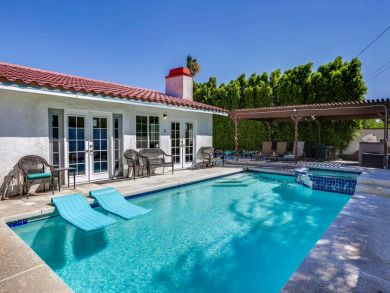 Seven Bedrooms Vacation Pool Home in Palm Springs