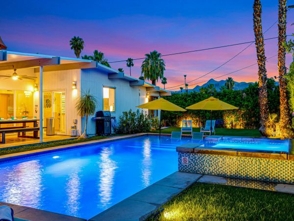 Palm Springs Luxury Vacation Pool Home Four Bedrooms