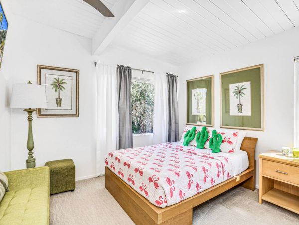 Palm Springs Luxury Vacation Pool Home Four Bedrooms
