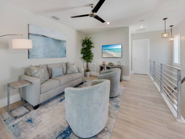 Luxe Rental Located between City Pier and Rod N Reel Pier