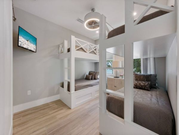 Luxe Rental Located between City Pier and Rod N Reel Pier