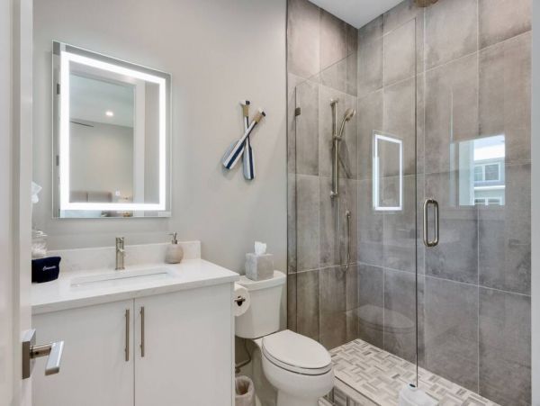 Luxe Rental Located between City Pier and Rod N Reel Pier