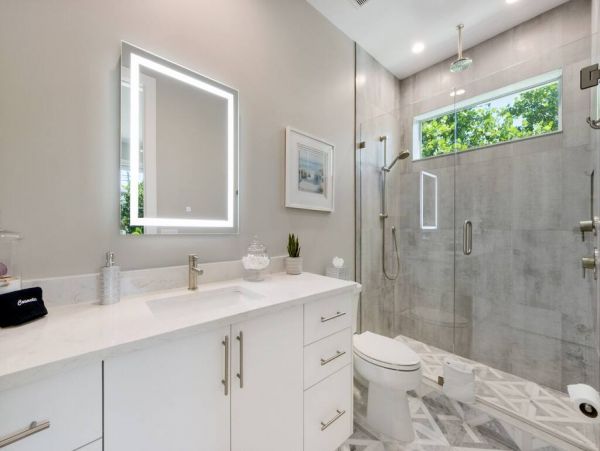 Luxe Rental Located between City Pier and Rod N Reel Pier