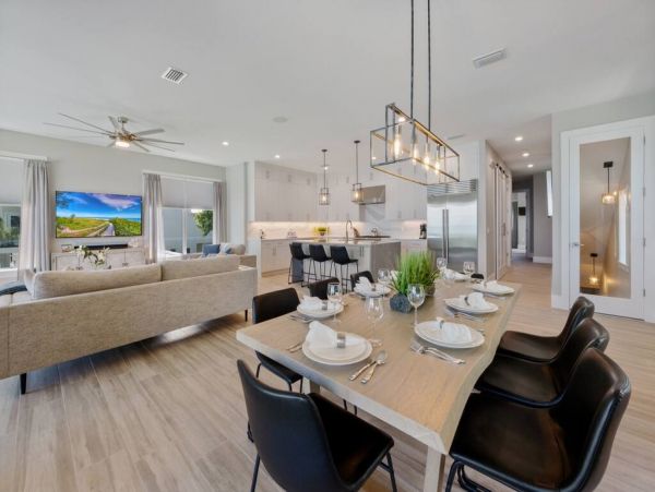 Luxe Rental Located between City Pier and Rod N Reel Pier