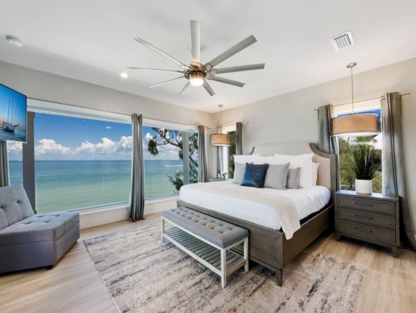 Luxe Rental Located between City Pier and Rod N Reel Pier