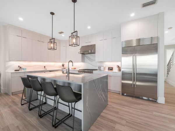 Luxe Rental Located between City Pier and Rod N Reel Pier
