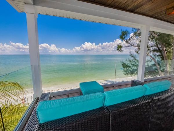 Luxe Rental Located between City Pier and Rod N Reel Pier