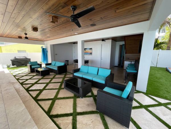 Luxe Rental Located between City Pier and Rod N Reel Pier
