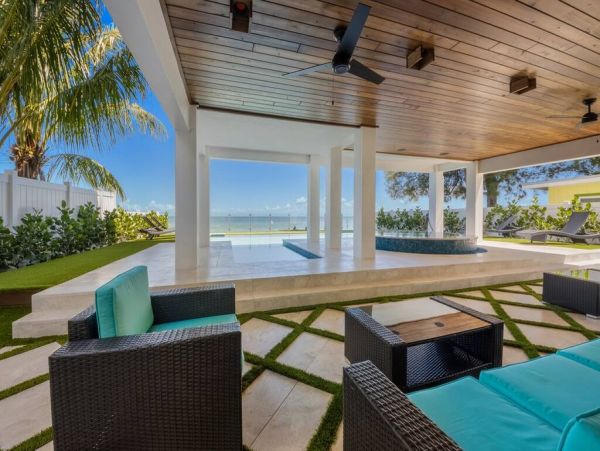Luxe Rental Located between City Pier and Rod N Reel Pier