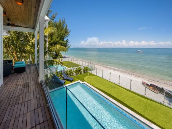 Luxe Rental Located between City Pier and Rod N Reel Pier