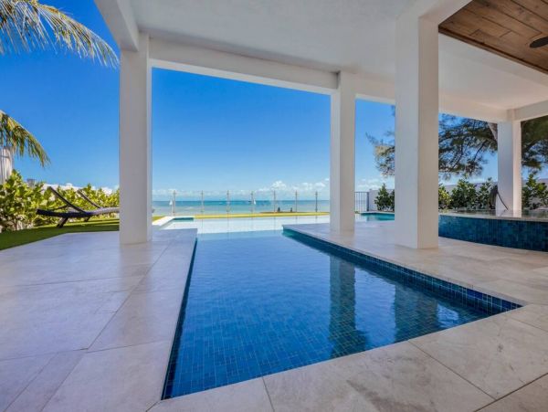 Luxe Rental Located between City Pier and Rod N Reel Pier