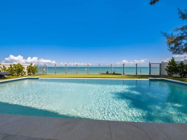 Luxe Rental Located between City Pier and Rod N Reel Pier