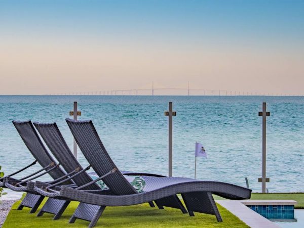 Luxe Rental Located between City Pier and Rod N Reel Pier