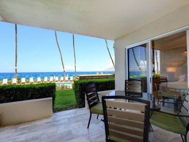 Oceanfront 2 Bedroom Vacation Condo Sleeps 4 Guests in Kihei Oceanfront 2 Bedroom Vacation Condo Sleeps 4 Guests in Kihei