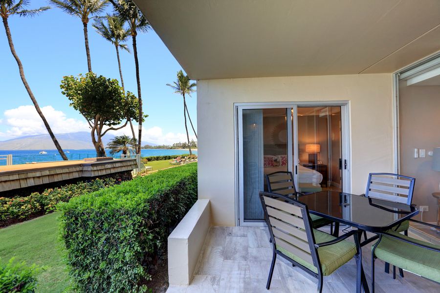 Oceanfront 2 Bedroom Vacation Condo Sleeps 4 Guests in Kihei Oceanfront 2 Bedroom Vacation Condo Sleeps 4 Guests in Kihei