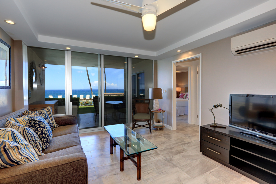 Oceanfront 2 Bedroom Vacation Condo Sleeps 4 Guests in Kihei Oceanfront 2 Bedroom Vacation Condo Sleeps 4 Guests in Kihei