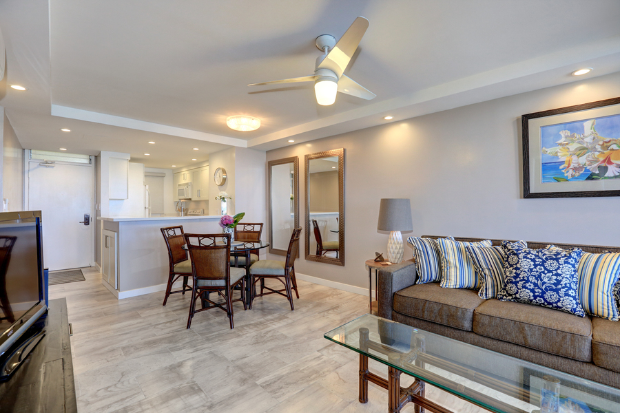Oceanfront 2 Bedroom Vacation Condo Sleeps 4 Guests in Kihei Oceanfront 2 Bedroom Vacation Condo Sleeps 4 Guests in Kihei