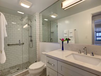 Oceanfront 2 Bedroom Vacation Condo Sleeps 4 Guests in Kihei Oceanfront 2 Bedroom Vacation Condo Sleeps 4 Guests in Kihei