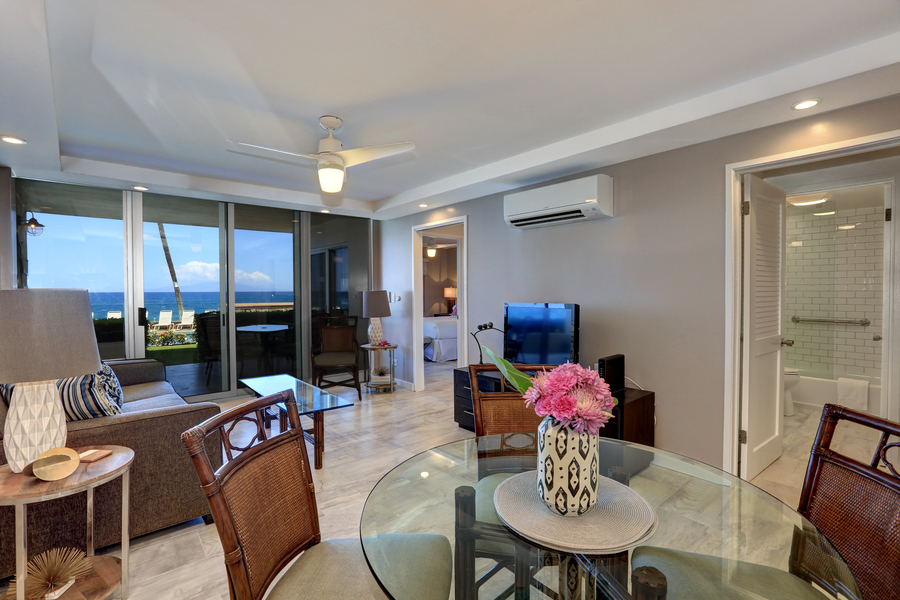 Oceanfront 2 Bedroom Vacation Condo Sleeps 4 Guests in Kihei Oceanfront 2 Bedroom Vacation Condo Sleeps 4 Guests in Kihei