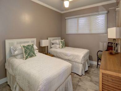 Oceanfront 2 Bedroom Vacation Condo Sleeps 4 Guests in Kihei Oceanfront 2 Bedroom Vacation Condo Sleeps 4 Guests in Kihei