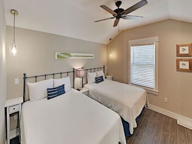 Spacious Destin Vacation Cottages Sleeps 50 Guests