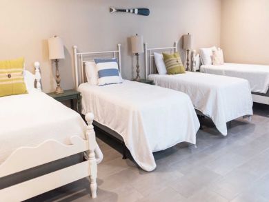 Spacious Destin Vacation Cottages Sleeps 50 Guests