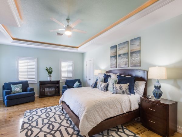 Lovely 4 Bedroom Home w/Pool & Spa Sleeps 10 Walk to Beach